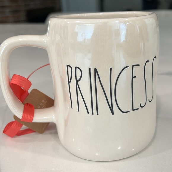 👑Cute. Rae Dunn PRINCESS MUG. - Picture 8 of 16